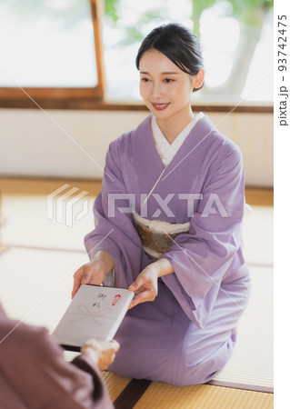 和室　着物　手土産 93742475