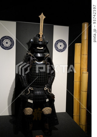 鎧兜　武者人形　素材　背景 93742597