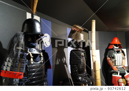 鎧兜　武者人形　素材　背景 93742612