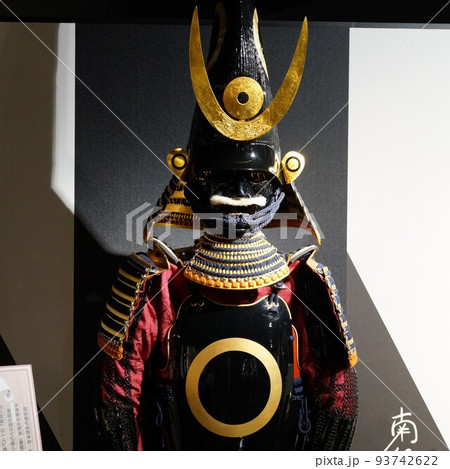 鎧兜　武者人形　素材　背景 93742622