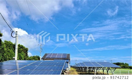 ソーラータウン　ソーラーハウス　スマートグリッドのイメージ　素材　背景 93742712