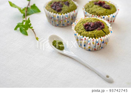 抹茶とアズキのマフィン 93742745