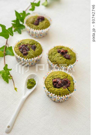 抹茶とアズキのマフィン　縦 93742746