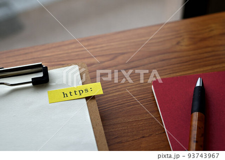 HyperText Transfer Protocol Secureの略語がスタンプされた付箋 HyperText Transfer Protocol Secureの略語がスタンプされた付箋 93743967