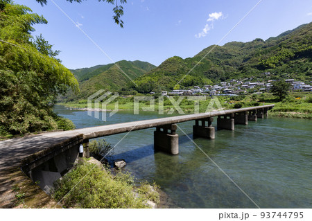浅尾（あそお）沈下橋（高知県仁淀川） 93744795