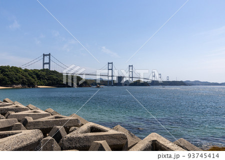 大島から見た来島海峡大橋(しまなみ海道) 大島から見た来島海峡大橋(しまなみ海道) 93745414