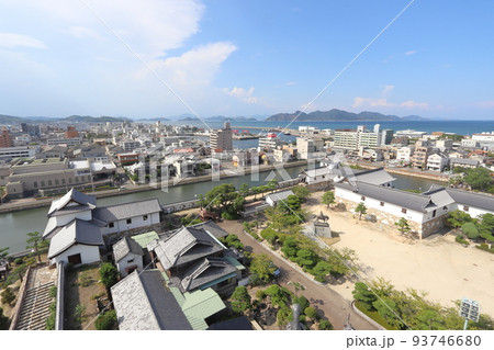 今成城から眺める武具櫓、海水引き込み口、今治港、来島海峡大橋 今成城から眺める武具櫓、海水引き込み口、今治港、来島海峡大橋 93746680