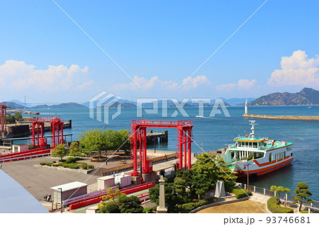 みなと交流センターから眺める今治桟橋、今治港、来島海峡大橋 みなと交流センターから眺める今治桟橋、今治港、来島海峡大橋 93746681