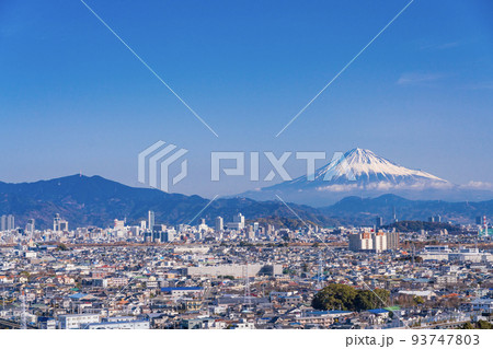 静岡市郊外から眺める、新幹線と東名高速・富士山 静岡市郊外から眺める、新幹線と東名高速・富士山 93747803