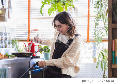 女性 ライフスタイル 料理 女性 ライフスタイル 料理 93748838