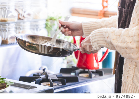 女性 ライフスタイル 料理 女性 ライフスタイル 料理 93748927