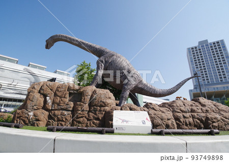 福井駅前の恐竜モニュメント 93749898