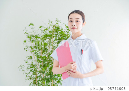 白衣の女性 白衣の女性 93751003