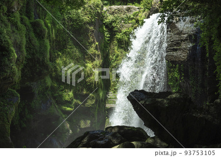 大分県竹田市の黄牛の滝 93753105