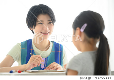 学童や療育、習い事の先生のイメージ 93755334