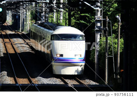 夏の日光路を行く…東武特急『スペーシア』　豪華特急で日光・鬼怒川へ 93756111