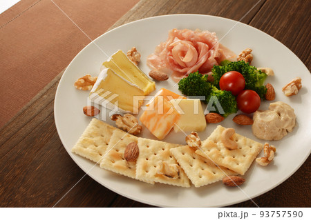 生ハム チーズ ナッツのオードブル 生ハム チーズ ナッツのオードブル 93757590