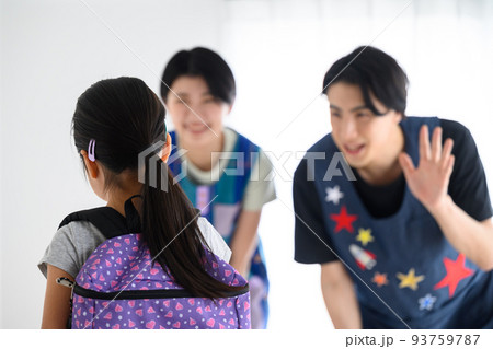 学童や習い事でちょっと元気がない子供 学童や習い事でちょっと元気がない子供 93759787