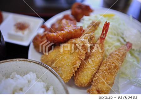 大衆食堂のミックスフライ定食 大衆食堂のミックスフライ定食 93760483