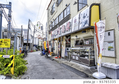 横浜市鶴見区の都市風景　鶴見市場駅 93765335