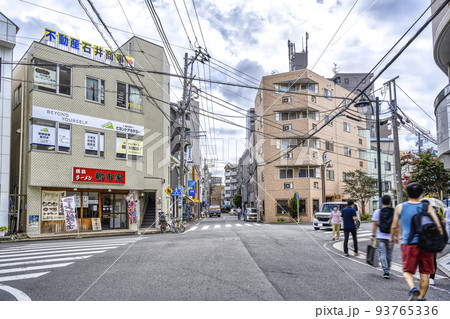 横浜市鶴見区の都市風景 鶴見市場駅 横浜市鶴見区の都市風景 鶴見市場駅 93765336