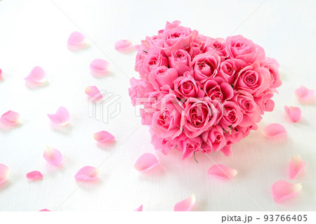 ピンクのスプレーばらのハート型アレンジ 花束 ブーケ ピンクのスプレーばらのハート型アレンジ 花束 ブーケ 93766405