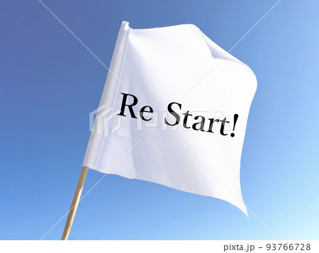 強風にはためく白い旗_ReStart!文字入り 強風にはためく白い旗_ReStart!文字入り 93766728