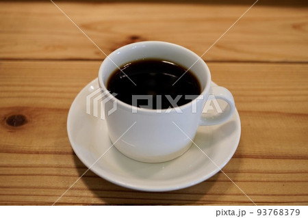 テーブルの上のコーヒー テーブルの上のコーヒー 93768379