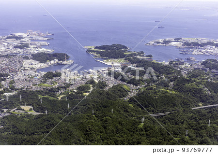 神奈川県横須賀市田浦港町付近を空撮 93769777