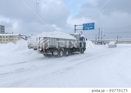 冬の北海道稚内市の風景 93770175