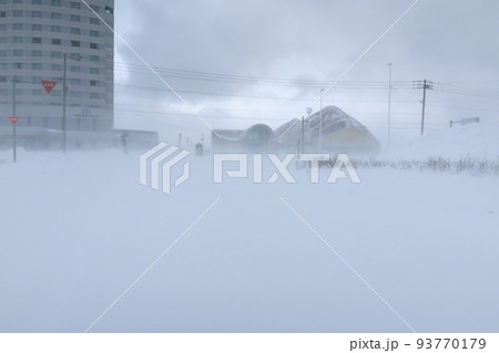 冬の北海道稚内市の風景 冬の北海道稚内市の風景 93770179