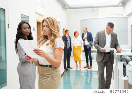 Business team of men and women in an office analyzing the evolution of the company Business team of men and women in an office analyzing the evolution of the company 93771343