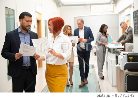Business team of men and women in an office analyzing the evolution of the company 93771345
