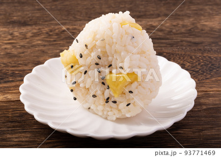 栗ご飯おむすび 栗ご飯おむすび 93771469