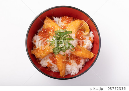 鮭ハラス丼 (イクラ・大根おろし・青しそ・すりごま) 鮭ハラス丼 (イクラ・大根おろし・青しそ・すりごま) 93772336