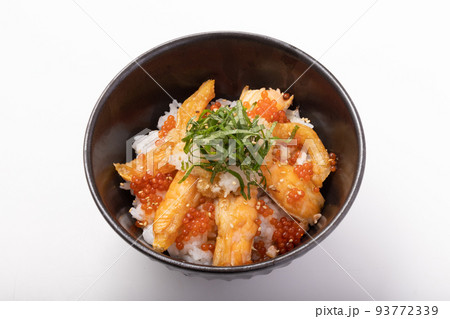 鮭ハラス丼　(イクラ・大根おろし・青しそ・すりごま) 93772339