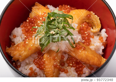 鮭ハラス丼 (イクラ・大根おろし・青しそ・すりごま) 鮭ハラス丼 (イクラ・大根おろし・青しそ・すりごま) 93772340