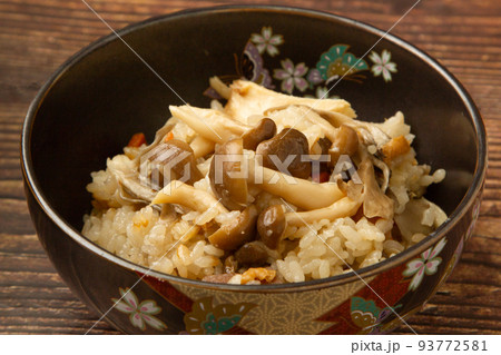 きのこの炊き込みご飯 93772581