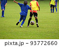 小学生女子サッカー練習試合風景 93772660