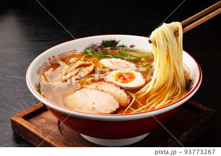 醤油ラーメン 醤油ラーメン 93773267