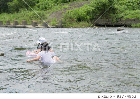 【夏の中津川で鮎釣り】 93774952