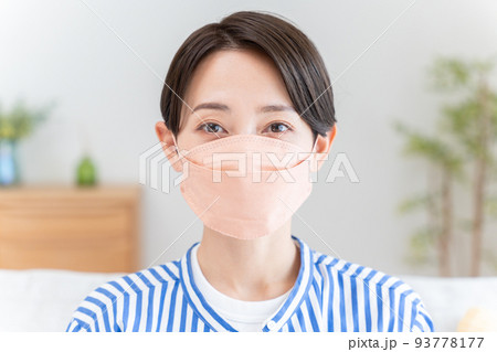 マスクをしたミドル女性(風邪・インフルエンザ・花粉・予防) マスクをしたミドル女性(風邪・インフルエンザ・花粉・予防) 93778177