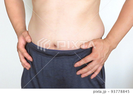 メタボぎみな男性のお腹 93778845
