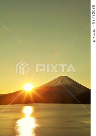 日本の夜明け　富士山と太陽 93780039