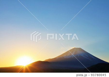 日本の夜明け　富士山と太陽 93780045