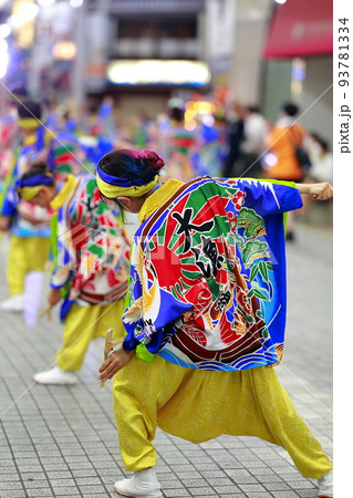 アーケードで舞うよさこい 93781334