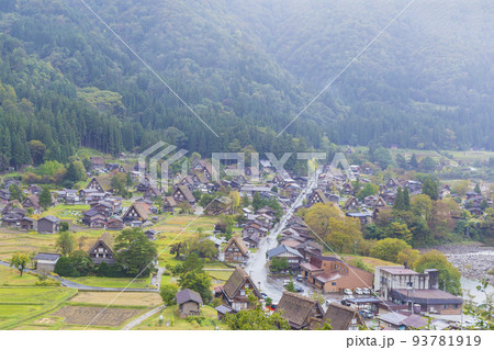 白川郷 合掌造り 城山展望台 世界文化遺産 飛騨高山 板壁 晩夏 白川郷 合掌造り 城山展望台 世界文化遺産 飛騨高山 板壁 晩夏 93781919