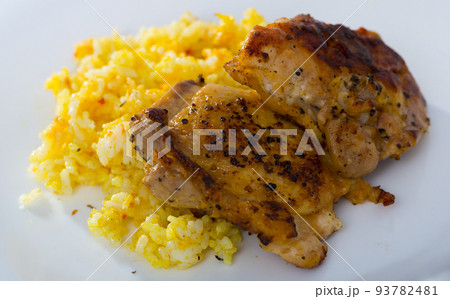 Fried chicken thighs with rice 93782481