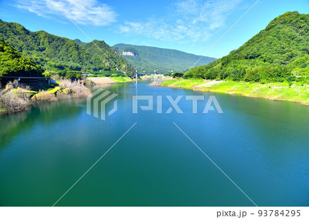 八ッ場大橋／八ツ場あがつま湖より丸岩大橋方面を望む(群馬県長野原町)【2022.8】 93784295