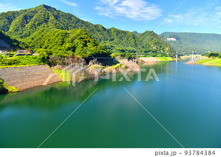 八ッ場大橋／八ツ場あがつま湖より川原湯温泉、丸岩大橋方面を望む(群馬県長野原町)【2022.8】 93784384